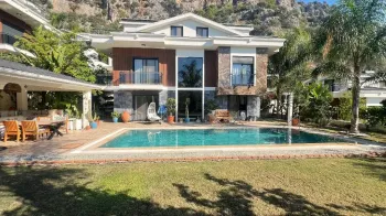 Gocek private villa with swimming pool and garden